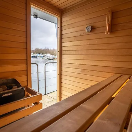 Cocon D'amour Sur L'eau Avec Sauna