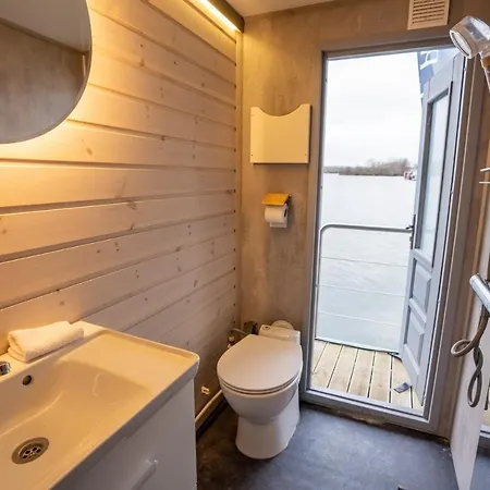 Cocon D'amour Sur L'eau Avec Sauna بوتيل Saint-Martin-la-Garenne